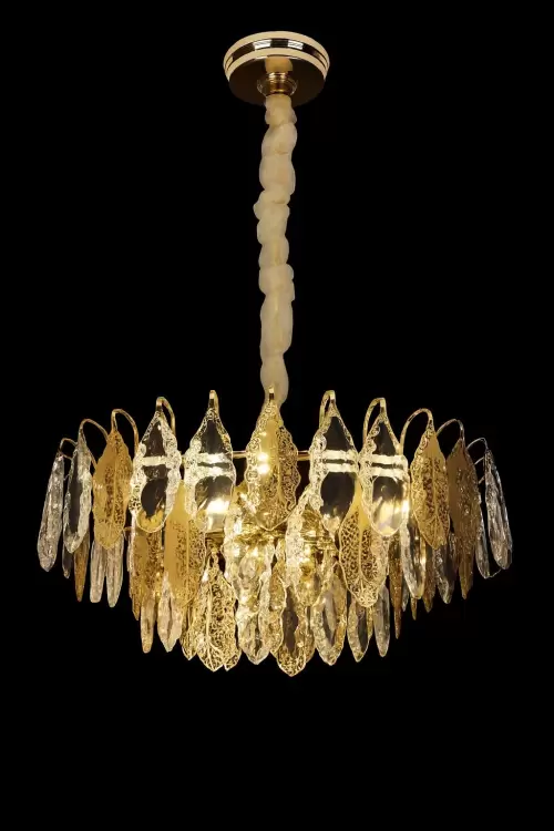Velouria-Tiers-Chandeliers